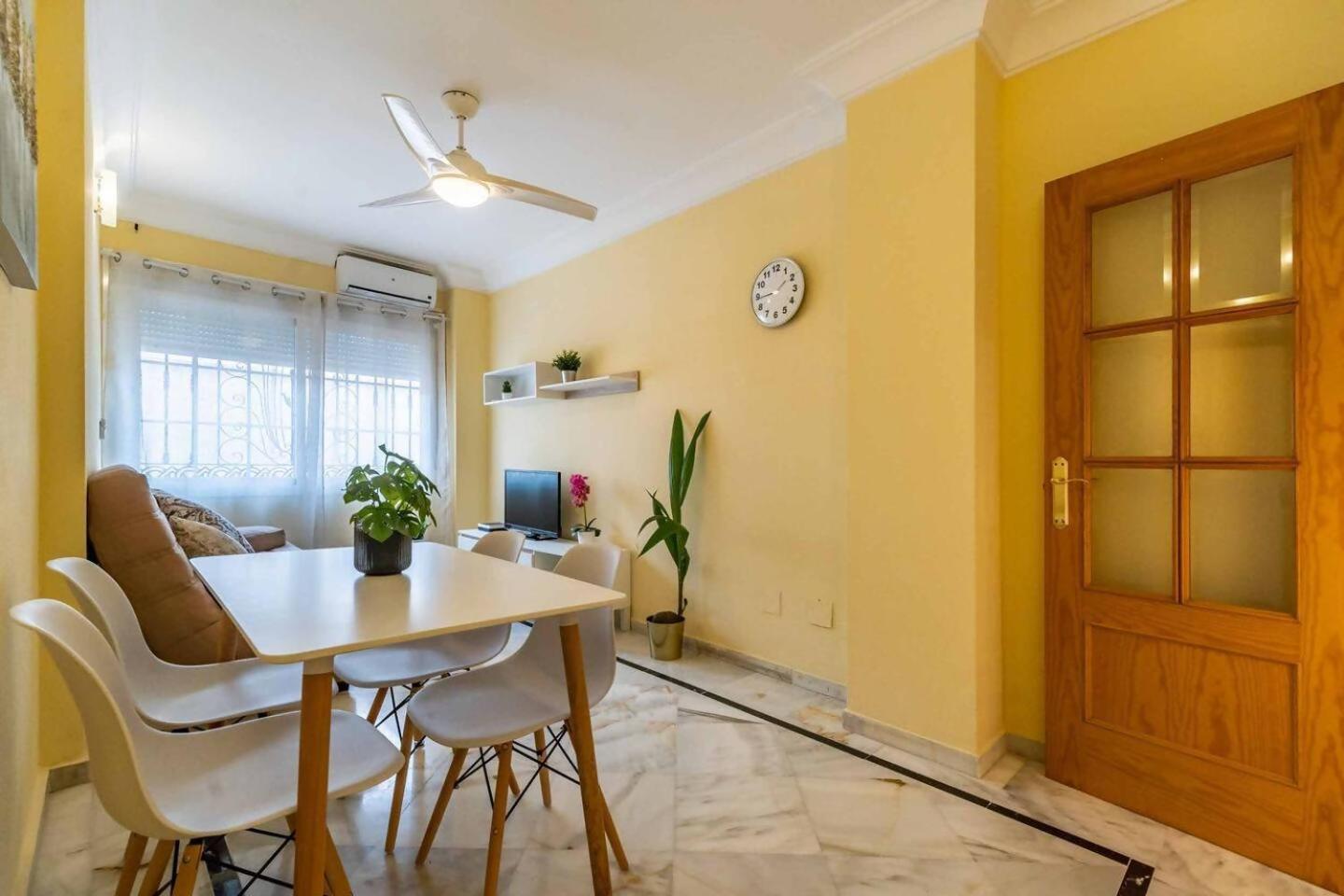 Cyv -centrally Located 1 Bed 1 Bath Near The *