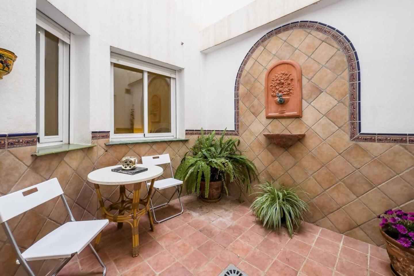 Cyv Centrally Located 1 Bed 1 Bath Near The